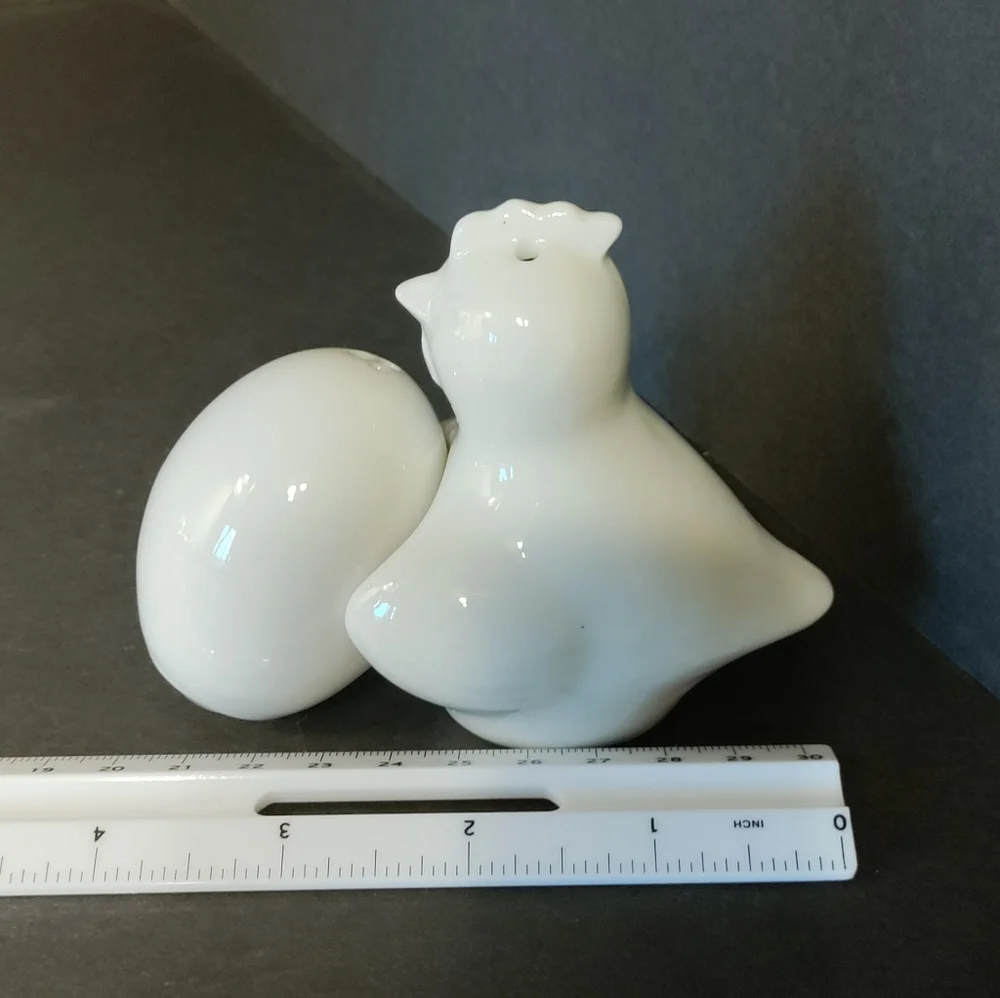CHICKEN&EGG SALT & PEPPER SHAKERS⭐